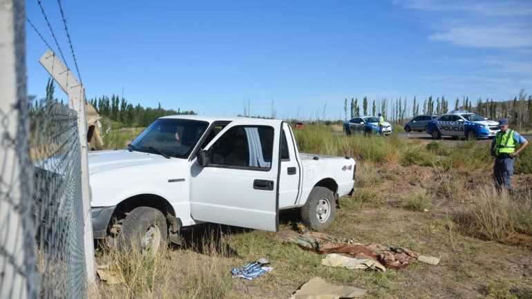 Perdió el control de la camioneta y terminó contra un alambrado