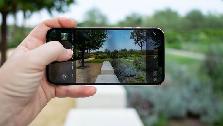 Llega por primera vez la edición de imágenes por comandos de voz en celulares masivos con la colaboración de Google Gemini. Llega por primera vez la edición de imágenes por comandos de voz en celulares masivos con la colaboración de Google Gemini.