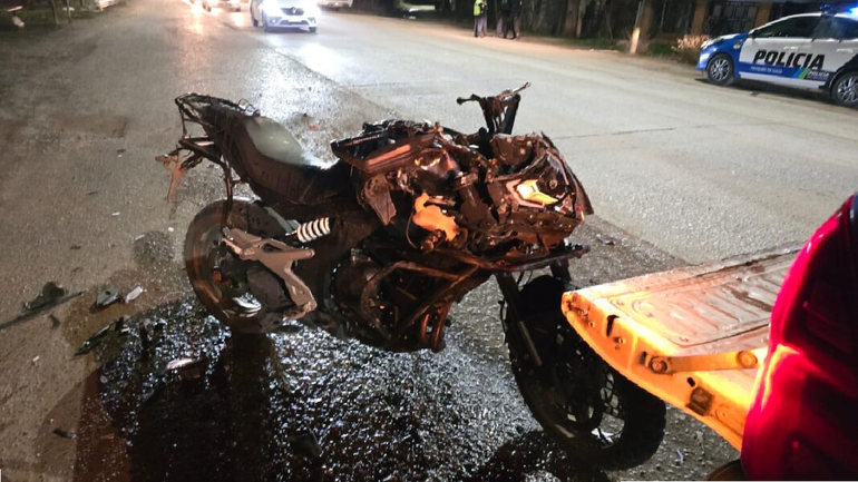 En un primer momento, la asistencia al motociclista se complicó debido a que el hombre es sordo y estaba en estado de shock. En un primer momento, la asistencia al motociclista se complicó debido a que el hombre es sordo y estaba en estado de shock.