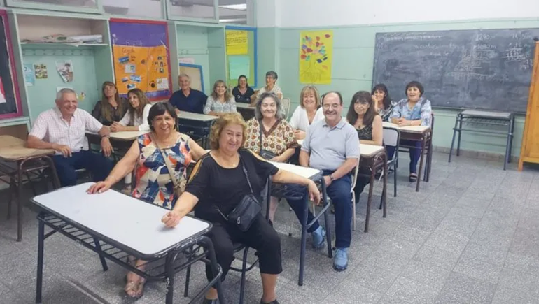 La foto de egresados: volver a verse después de 50 años