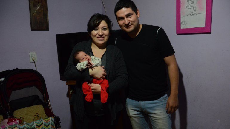 Lionel en brazo de su mamá