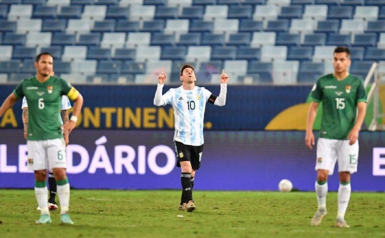 Argentina goleó en la noche del 10, con un partidazo de Acuña; se viene Ecuador