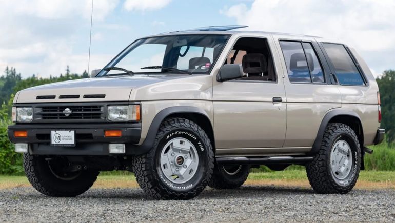 La icónica Nissan Pathfinder de la década del 90.