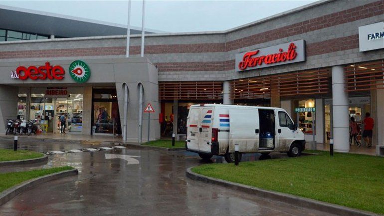 El robo ocurrió en el depósito del local en el Shopping del Oeste.