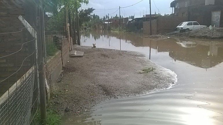 Vecinos cortaron el acceso al aeropuerto