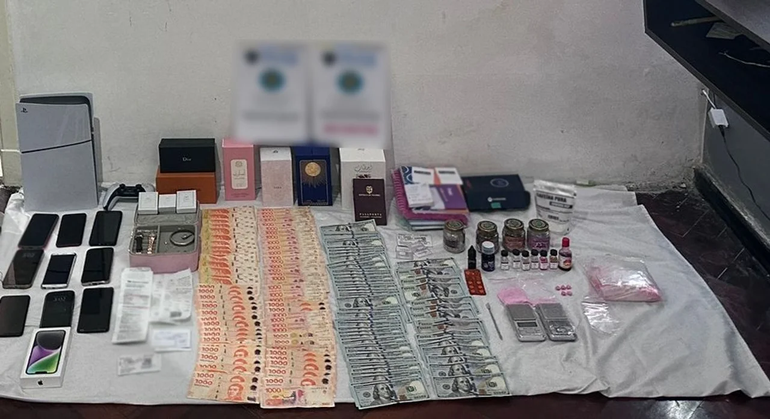 El botín, al que hay que sumar millones de pesos y dólares. El botín, al que hay que sumar millones de pesos y dólares.