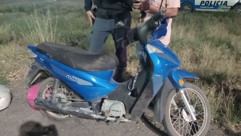Ruta 7: una mujer y su hija adolescente cayeron en moto y fueron trasladadas