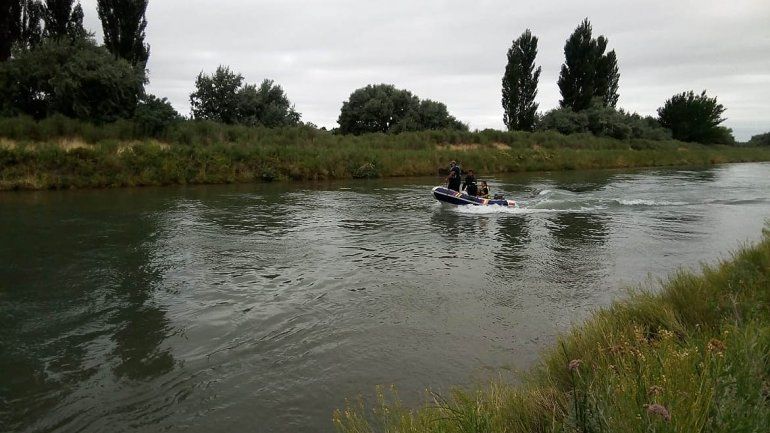 Buscan a un allense que cayó al Canal Principal de Riego