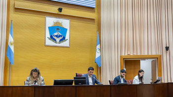 la legislatura aprobo la ley de ministerios y el programa de becas de figueroa la legislatura aprobo la ley de ministerios y el programa de becas de figueroa