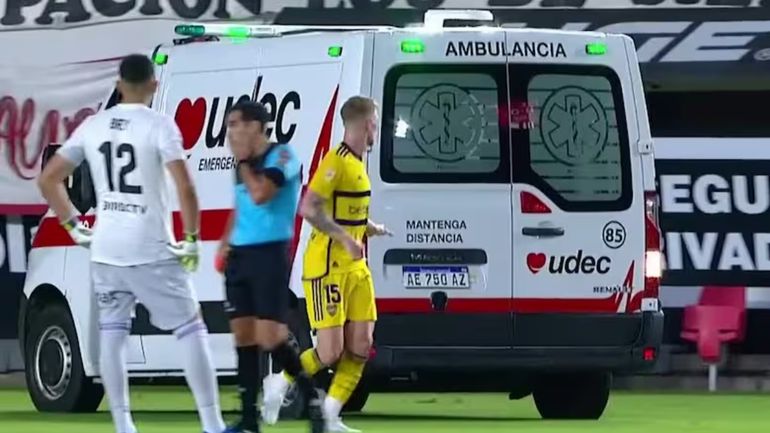 El momento que se retiró el jugador de Estudiantes El momento que se retiró el jugador de Estudiantes