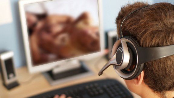 La encuesta se hizo a través de Facebook y arrojó datos interesantes. Uno de ellos: el 96% no paga por ver porno.