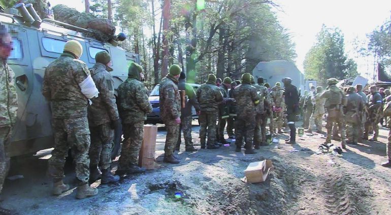 Mientras Rusia y EE.UU. abrían un canal de diálogo, ayer los últimos soldados ucranianos se rendían en Mariupol.