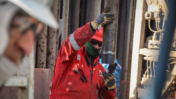 El Sindicato de Petroleros Privados y la CEPH acordaron un incremento del 12% para la paritaria 2025/2026 con revisión en septiembre.
