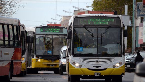 La suba del cole se demora por falta de un aval
