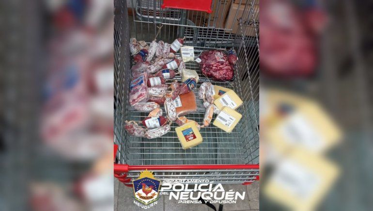 Lo agarraron robando $14 mil en salamines y queso de un súper