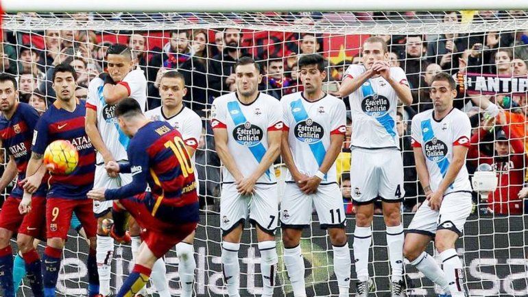Messi fue autor de un golazo de tiro libre.