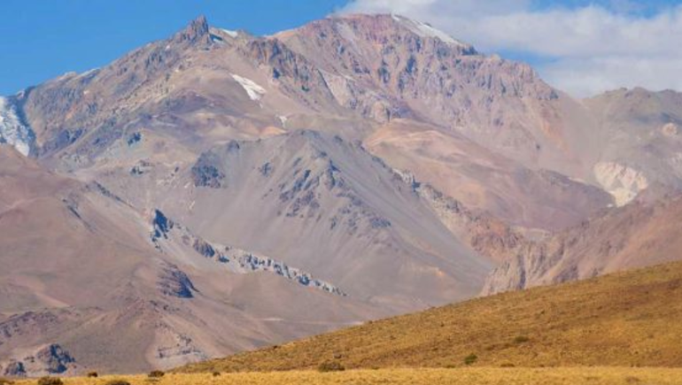 Desesperada búsqueda de un montañista perdido en el Volcán Domuyo