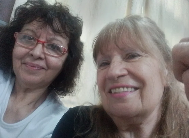 Juana Morales y su amiga Lydia Estevao, también docente jubilada. Juana Morales y su amiga Lydia Estevao, también docente jubilada.