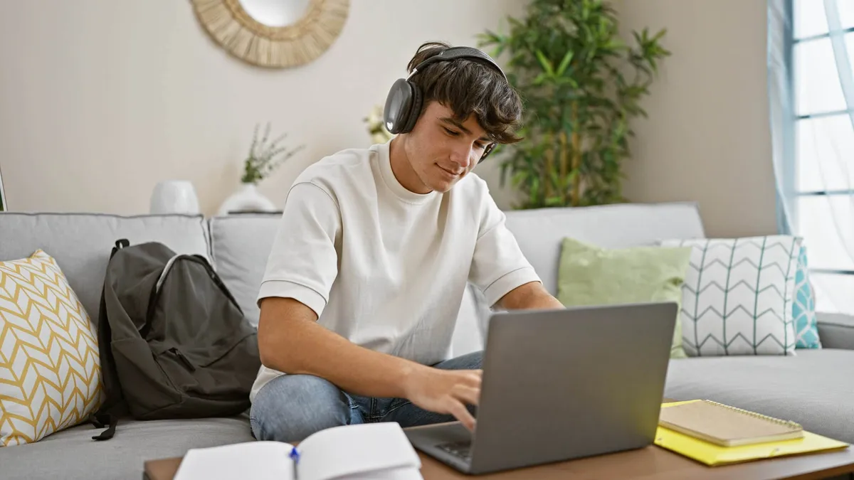 Telecom ofrece 1.200 becas gratuitas para formarse en IA y programación: cómo inscribirse