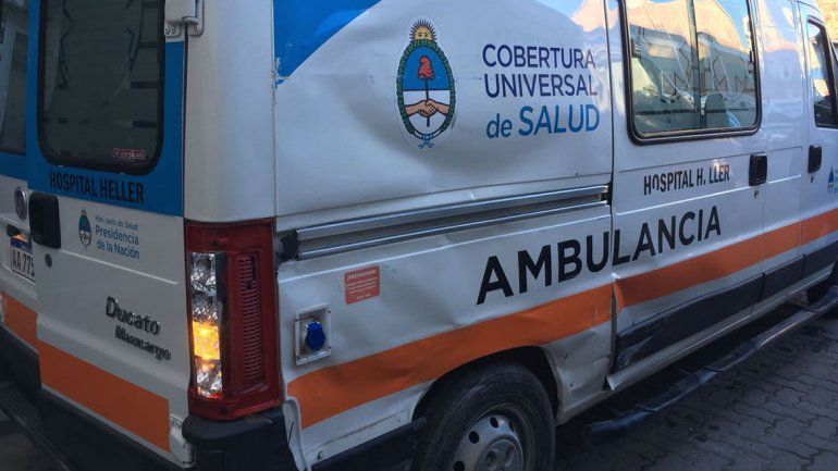 Una ambulancia que trasladaba a un bebé chocó contra un colectivo