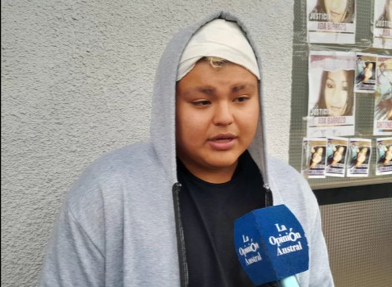 Carlos Guajardo, el chico de 18 años agredido, contó lo que le siente después del brutal ataque de un vecino al que conoce "de toda la vida". Carlos Guajardo, el chico de 18 años agredido, contó lo que le siente después del brutal ataque de un vecino al que conoce "de toda la vida". 