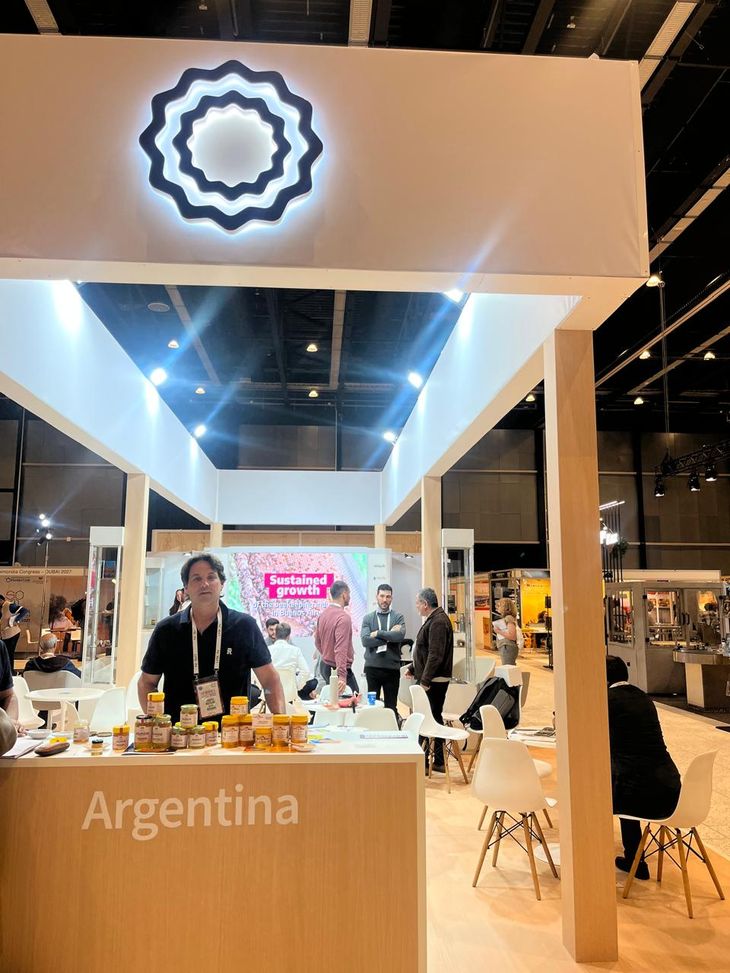 Wouterlood habilita planta exportadora en Aluminé: 2.000 colmenas, 450 orgánicas.