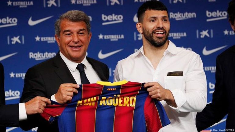 Sergio Agüero podría reclamarle una indemnización de 3 millones de euros al Barcelona. 