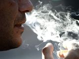 El humo del cigarrillo dura más de lo que se cree y daña la salud