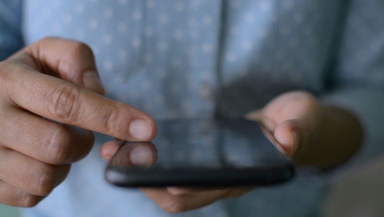 El uso del teléfono celular y la adicción al scrolling