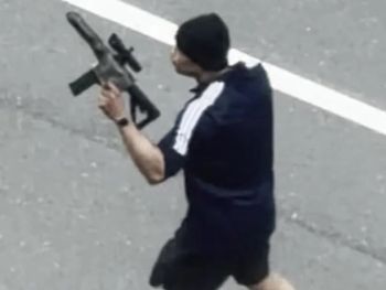 Había sido condenado por atacar policías y ahora protagonizó otro brutal tiroteo en Estados Unidos