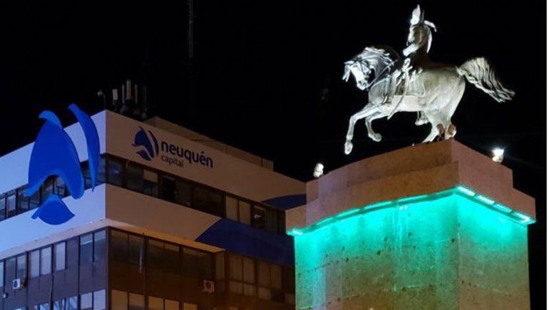 Por qué el Monumento a San Martín está iluminado de verde
