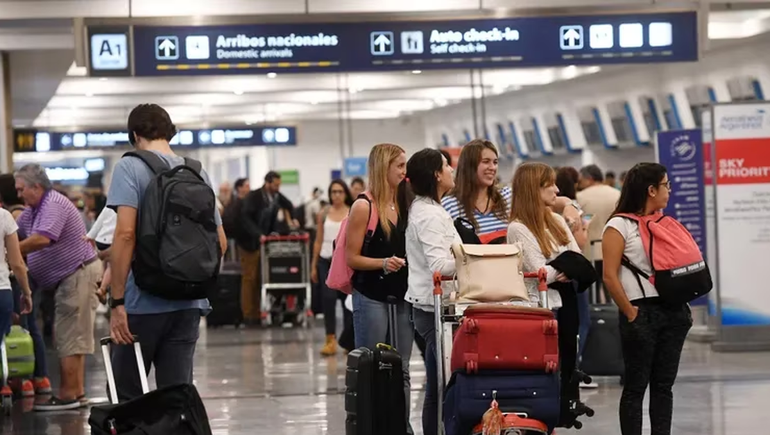 Aeroparque: se levantó el paro de Intercargo y se empiezan a normalizar los vuelos