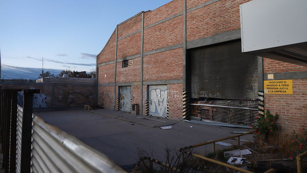 El galpón abandonado que no deja dormir en el barrio Belgrano y es un descontrol