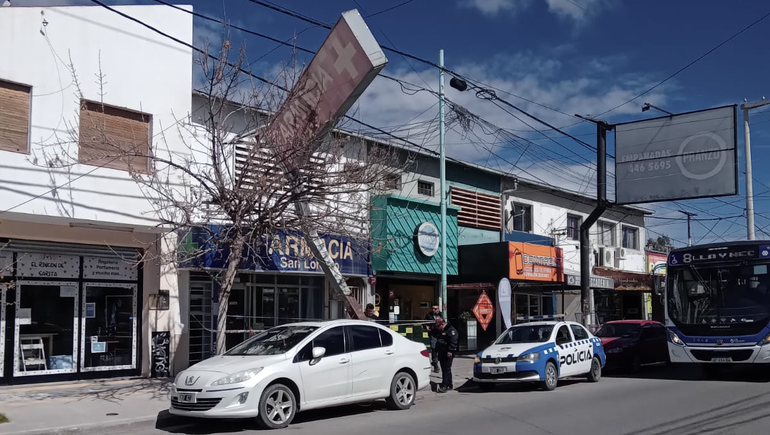 Temporal: la ráfaga más fuerte, carteles, árboles caídos y un incendio