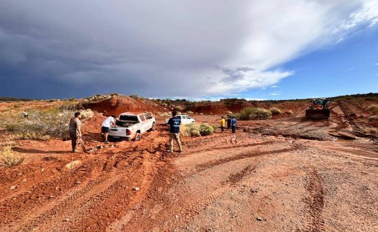 Impresionante tormenta y corte de rutas en Rincón de los Sauces: debieron rescatar a siete personas