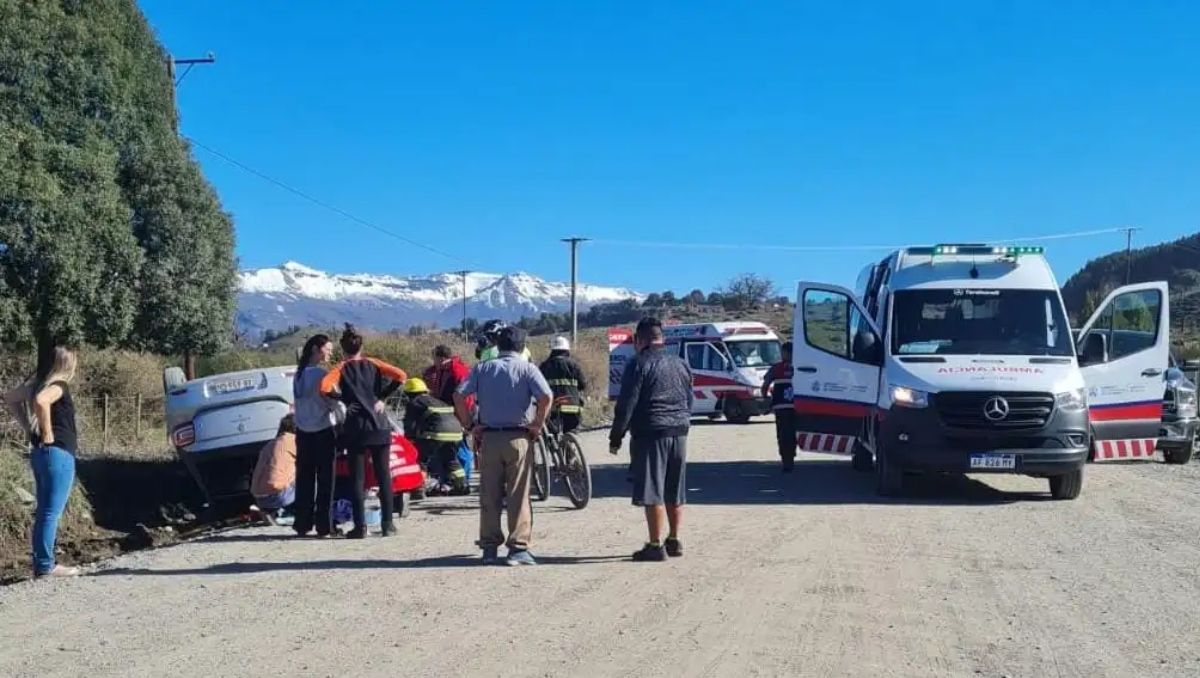 Susto en la Ruta 62: quiso esquivar un caballo y volcó su auto