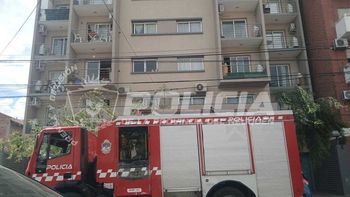 susto por el incendio en el balcon de un edificio centrico susto por el incendio en el balcon de un edificio centrico