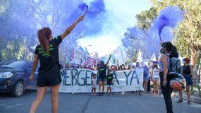 Amenazó de muerte y golpeó a su pareja adolescente embarazada