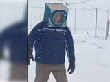 En Los Menucos no faltó el humor y la creatividad a pesar del frío y la nieve. Video gentileza Radio Roldán.
