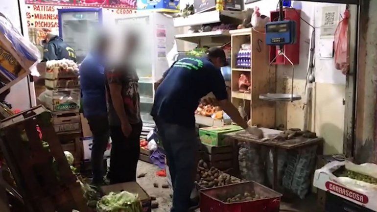 Escondían la droga en los pollos para venderla