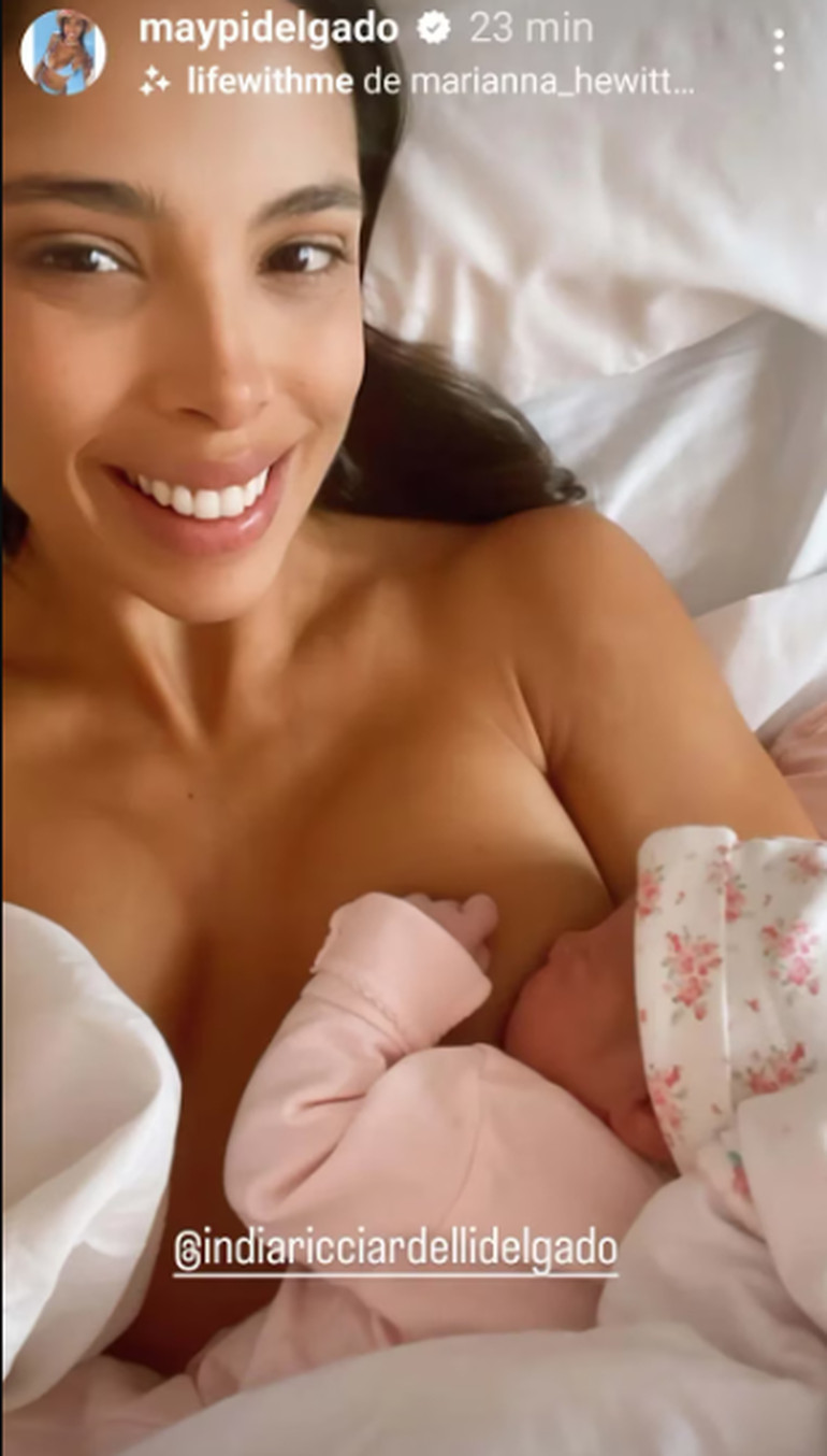 Ya en la habitación, con India en brazos.