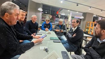 los discolos de la fruta se reunen con diputados 