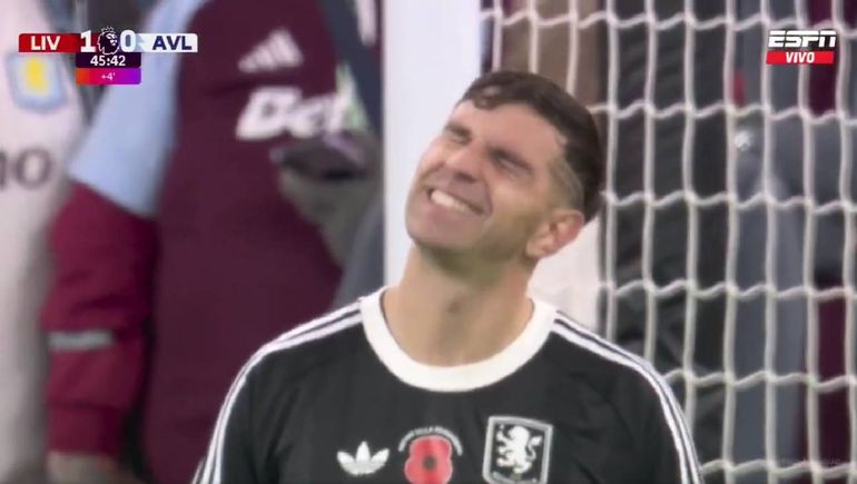 Dibu Martínez y el insólito blooper que le costó un gol a su equipo: el fuerte mensaje en sus redes sociales