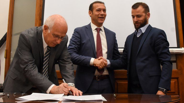 El gobernador Gutiérrez y el ministro Brillo con la empresa Salmon Trout.