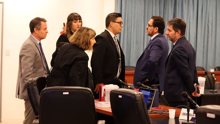 Todos los abogados defensores y de la defensa pública de la causa de estafa con planes sociales. Todos los abogados defensores y de la defensa pública de la causa de estafa con planes sociales.