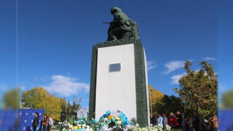 Un error en la placa por los 40 años de Malvinas empañó el homenaje