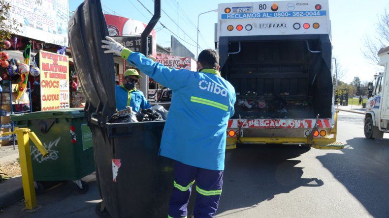 Un nuevo caso de carne en mal estado tirada en la vía pública. Un nuevo caso de carne en mal estado tirada en la vía pública.