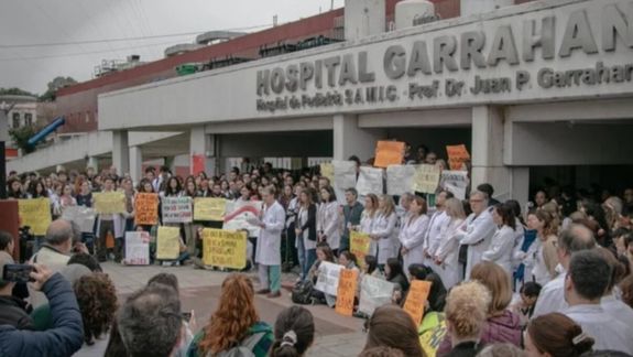 Médicos residentes, psicopedagogas y especialistas reclaman aumento salarial y mejores condiciones laborales.