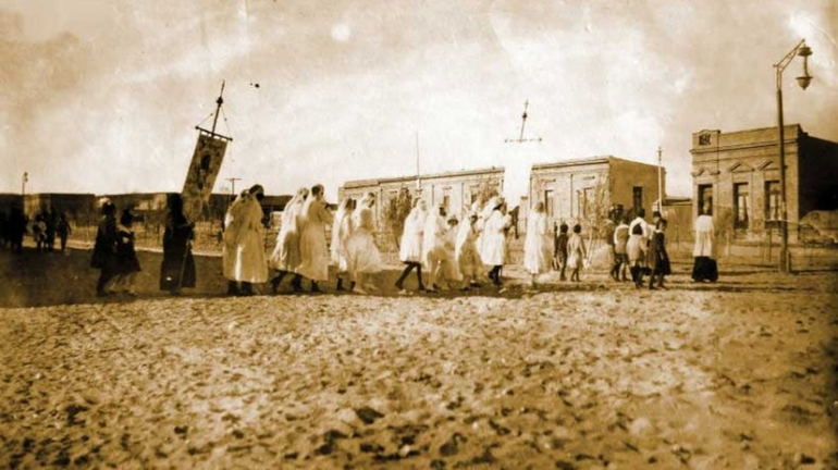 Las procesiones de antes: cuando la Avenida Argentina era de tierra
