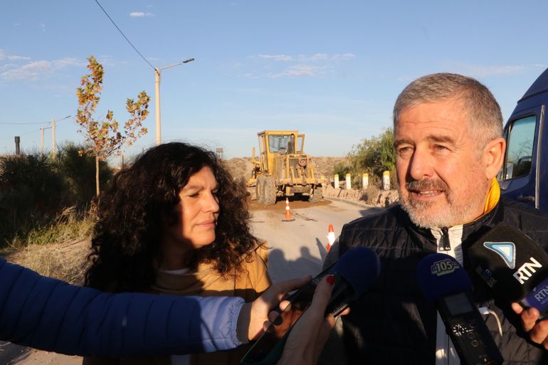 Nicola habló sobre el asfalto en el barrio Terrazas del Neuquén.